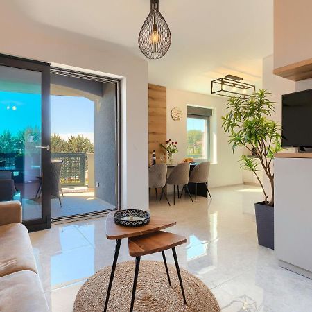 Apartment Wing 77 By Interhome พูลา ภายนอก รูปภาพ