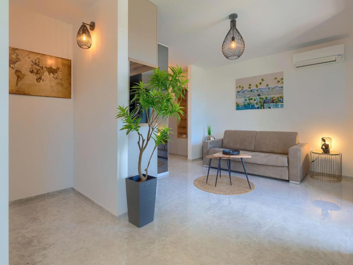 Apartment Wing 77 By Interhome พูลา ภายนอก รูปภาพ