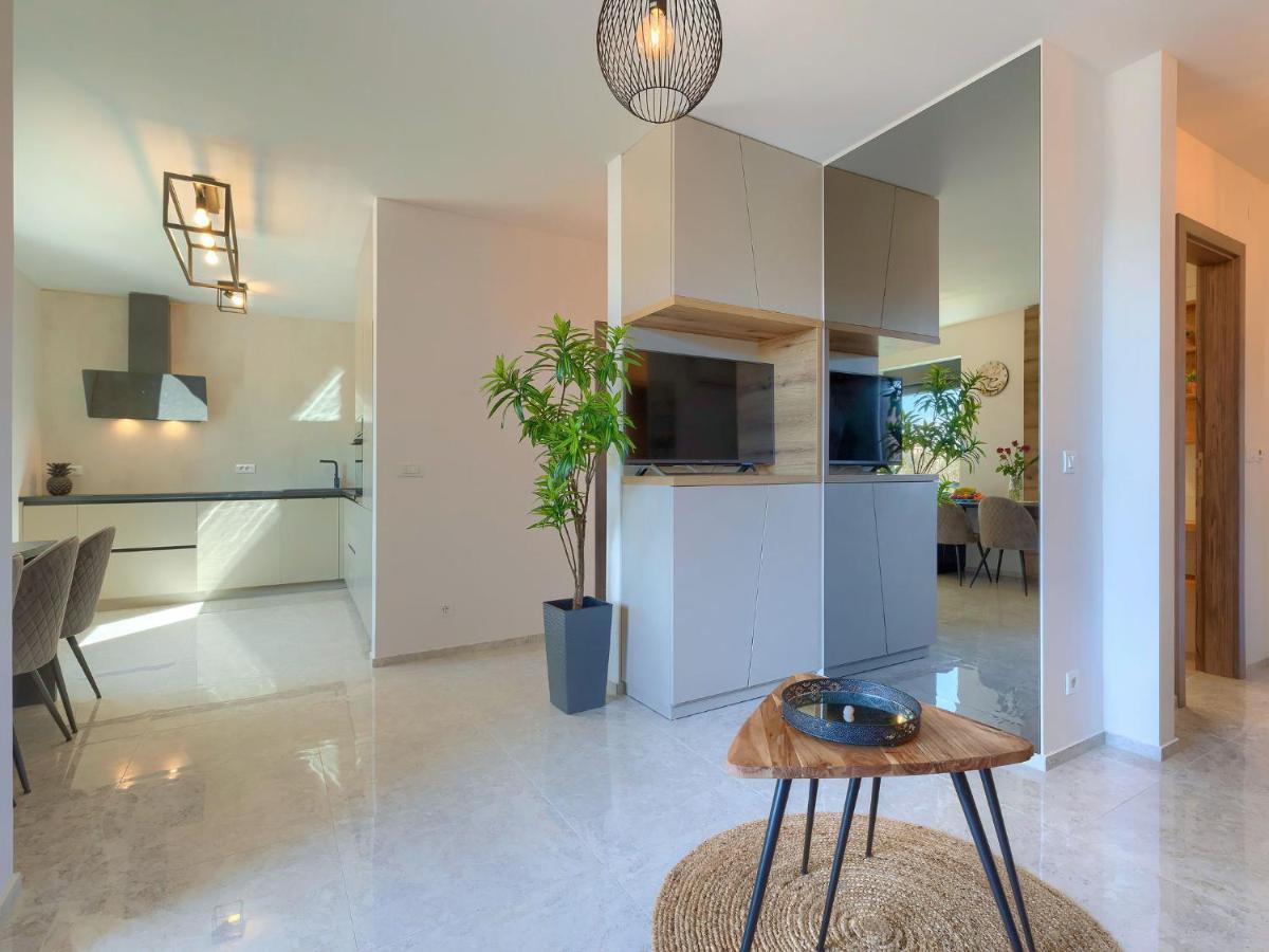 Apartment Wing 77 By Interhome พูลา ภายนอก รูปภาพ