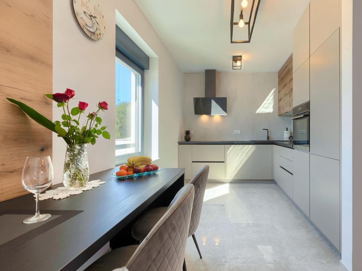 Apartment Wing 77 By Interhome พูลา ภายนอก รูปภาพ